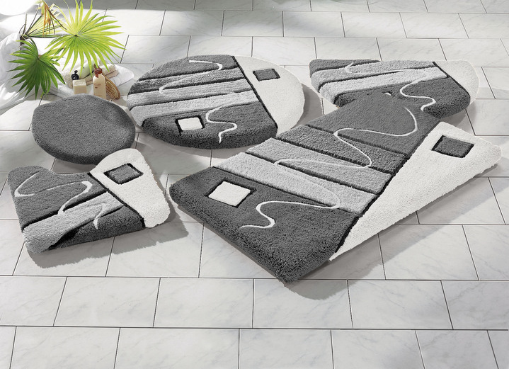 Badgarnituren - Handgearbeitete Badgarnitur in harmonischen Farbtönen Ansicht 3 Badgarnituren - Handgearbeitete Badgarnitur in harmonischen Farbtönen, in Größe 100 (Vorleger halbrund, 50/ 80 cm) bis 112 (WC-Deckelbezug, 47/ 50 cm), in Farbe LILA Ansicht 3