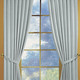Klassisch - Fensterdekoration aus schwerer Thermo-Chenille-Qualität – Farbe HELLBLAU – Ansicht 3 Klassisch - Fensterdekoration aus schwerer Thermo-Chenille-Qualität, in Größe 364 (H150xB135 cm) bis 464 (H245xB270 cm), in Farbe TERRA, in Ausführung mit Universalschienenband – Farbe HELLBLAU – Ansicht 3