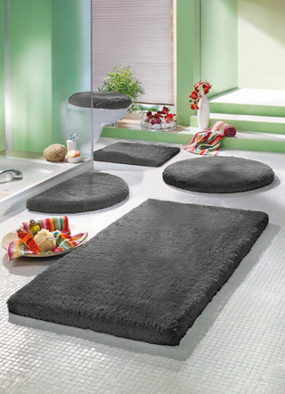 Badgarnituren - Mesana Badgarnitur mit rutschhemmender Rückseite – Farbe ANTHRAZIT Badgarnituren - Mesana Badgarnitur mit rutschhemmender Rückseite, in Größe 100 (Vorleger halbrund, 50/ 80 cm) bis 112 (Deckelbezug, 47/ 50 cm), in Farbe AUBERGINE