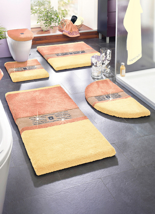 Badgarnituren - Seidenweiche Badgarnitur mit funkelnden Kristallen Ansicht 4 Badgarnituren - Seidenweiche Badgarnitur mit funkelnden Kristallen, in Größe 100 (Vorleger halbrund, 50/80 cm) bis 112 (WC-Deckel-Bezug mit Kordel), in Farbe LILA Ansicht 4