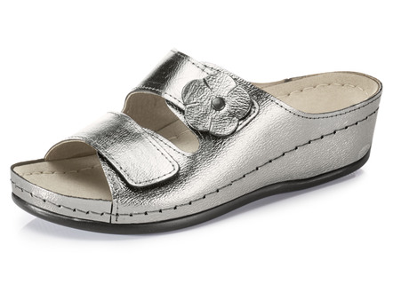 Bequeme Damen-Pantoletten, Weite G, mit Lederblüte