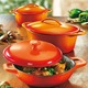 Töpfe, Pfannen & Bräter - Gusseisen-Schmortopf und -Bräter – Farbe ORANGE – Ansicht 1 Töpfe, Pfannen & Bräter - Gusseisen-Schmortopf und -Bräter, in Farbe ROT, in Ausführung Bräter rund – Farbe ORANGE – Ansicht 1