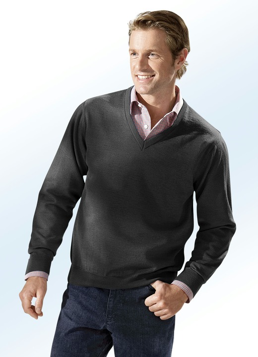 Hemden, Pullover & Shirts - Pullover in 4 Farben mit V-Ausschnitt, in Größe 046 bis 062, in Farbe SCHWARZ Ansicht 1