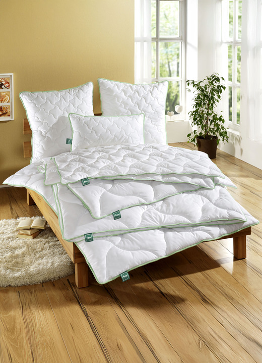 Bettwaren - „Greenfirst“- Bettwaren-Programm von „F.A.N.“, in Größe 112 (135/200 cm) bis 412 (2x 80/80 cm + 2x 135/200 cm), in Farbe WEISS, in Ausführung Duo-Steppbett Ansicht 1