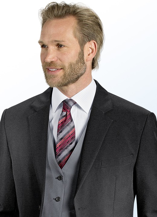 Accessoires    - Ausdrucksvoll gestreifte Krawatte, in Farbe BORDEAUX-DUNKELGRAU-MITTELGRAU-ROT GESTREIFT Ansicht 2