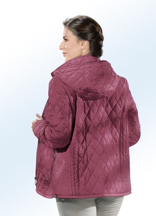 Jacken, Mäntel, Blazer - Jacke mit abnehmbarer Kapuze Jacken, Mäntel, Blazer - Jacke mit abnehmbarer Kapuze, in Größe 040 bis 060, in Farbe HIMBEERE