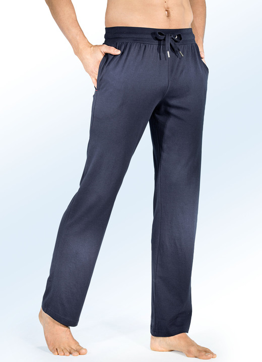 Nachtwäsche - Zweierpack Schlaf- und Freizeithosen, lang, mit Durchzugsband und Seitentaschen, in Größe 046 bis 062, in Farbe 1X NAVY-BUNT, 1X UNI NAVY Ansicht 2