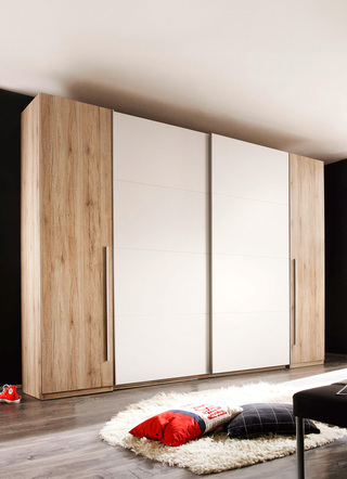 Moderner Schwebetüren-Schrank