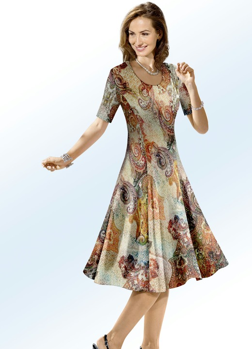 Damenmode - Angesagtes Kleid mit hübschem Paisely-Dessin, in Größe 546 bis 552, in Farbe ECRU-BUNT