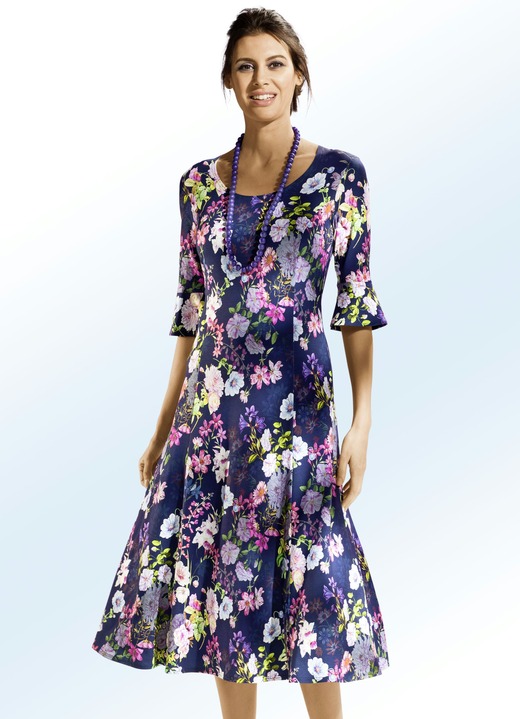 Freizeitkleider - Leicht tailliertes Kleid in modischer Schlupfform, in Größe 038 bis 552, in Farbe MARINE-BUNT