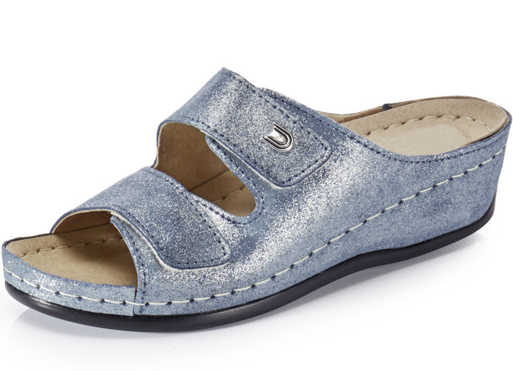 Komfortschuhe - Bequeme Damen-Pantoletten, Weite G, mit Klettverschluss, in Größe 036 bis 042, in Farbe HELLBEIGE Ansicht 2