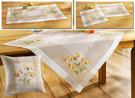 Tisch- und Raumdekoration mit Tulpen und Schmetterlinge