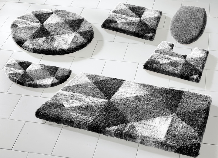 Badgarnituren - Badgarnitur von Grund mit geometrischem Dessin Ansicht 3 Badgarnituren - Badgarnitur von Grund mit geometrischem Dessin, in Größe 100 (Vorleger halbrund, 50/ 80 cm) bis 112 (WC-Deckelbezug, 47/ 50 cm), in Farbe ROSÉ-GRAU Ansicht 3