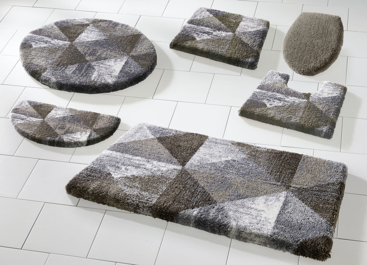 Badgarnituren - Badgarnitur von Grund mit geometrischem Dessin Ansicht 6 Badgarnituren - Badgarnitur von Grund mit geometrischem Dessin, in Größe 100 (Vorleger halbrund, 50/ 80 cm) bis 112 (WC-Deckelbezug, 47/ 50 cm), in Farbe ROSÉ-GRAU Ansicht 6