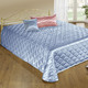 Tagesdecken - Edel glänzende Tagesdecke und Kissenbezüge mit Steppung in Muscheloptik – Farbe BLAU – Ansicht 3 Tagesdecken - Edel glänzende Tagesdecke und Kissenbezüge mit Steppung in Muscheloptik, in Größe 873 (für Einzelbett, 135x210 cm) bis 924 (1 Kissenbezug, 40 x 80 cm), in Farbe WEINROT – Farbe BLAU – Ansicht 3