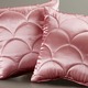 Tagesdecken - Edel glänzende Tagesdecke und Kissenbezüge mit Steppung in Muscheloptik – Farbe ROSA – Ansicht 1 Tagesdecken - Edel glänzende Tagesdecke und Kissenbezüge mit Steppung in Muscheloptik, in Größe 873 (für Einzelbett, 135x210 cm) bis 924 (1 Kissenbezug, 40 x 80 cm), in Farbe WEINROT – Farbe ROSA – Ansicht 1