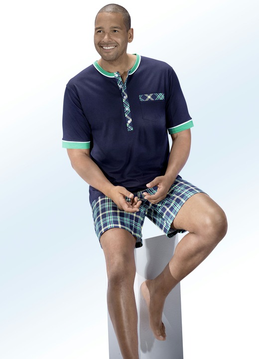 Nachtwäsche - Vorteilspack: Schlafanzug und Shorty mit langer Knopfleiste, Brusttasche und Karodessin, in Größe 046 bis 060, in Farbe MARINE-GRÜN Ansicht 2