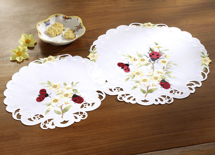 Tischdecken - Tisch- und Raumdekoration mit niedlichen Marienkäfern, in Größe 101 (Läufer oval, 40x 85 cm) bis 404 (Kissenbezug, 40x 40 cm), in Farbe CREME Ansicht 1