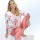 Schlafanzüge & Shortys - Schlafanzug mit tollem Druck und gebogten Abschlüssen, in Größe 036 bis 054, in Farbe LACHS-BUNT