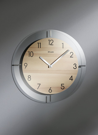 Hochwertige Wanduhr mit Funkuhrwerk