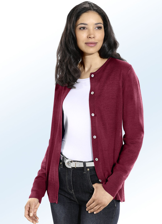 Jacken, Westen & Sets - Strickjacke mit Schurwolle Jacken, Westen & Sets - Strickjacke mit Schurwolle, in Größe 036 bis 052, in Farbe WEINROT
