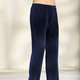 Freizeitmode & Bademäntel - Hose mit bequemem Dehnbund rundum in 2 Farben – Farbe MARINE – Ansicht 1 Freizeitmode & Bademäntel - Hose mit bequemem Dehnbund rundum in 2 Farben, in Größe 024 bis 062, in Farbe MARINE – Farbe MARINE – Ansicht 1