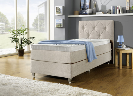 Boxspringbett mit gepolstertem Kopfteil