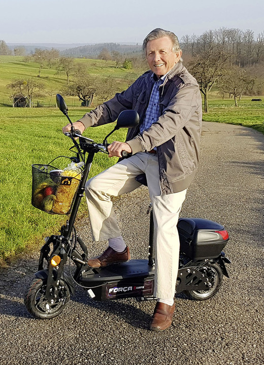 Elektromobilität - Wartungsfreier E-Faltroller mit leistungsstarkem Motor, in Farbe SCHWARZ, in Ausführung Basic Ansicht 1