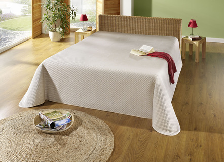 Elegante Tagesdecke mit moderner Rautensteppung