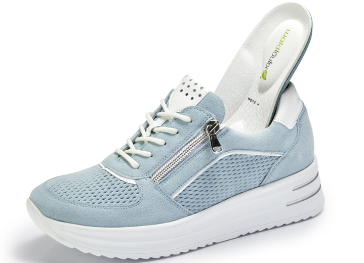 Komfortschuhe - Waldläufer Sneaker mit Lackeinsätzen, in Größe 3 1/2 bis 8, in Farbe HELLBLAU Ansicht 2