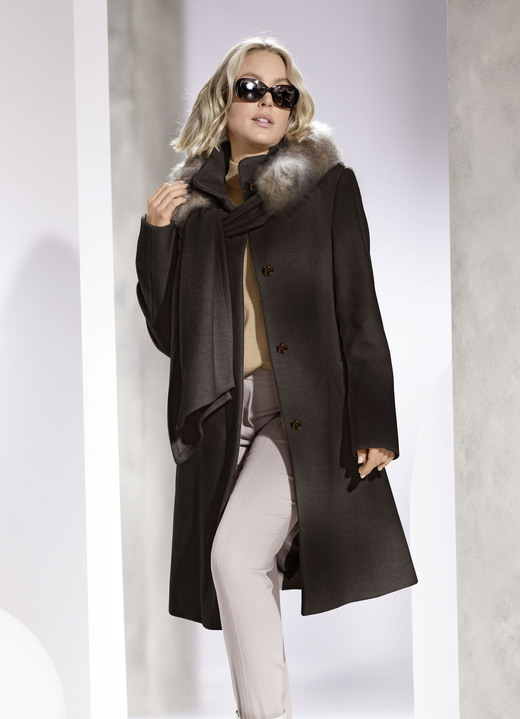 Jacken, Mäntel, Blazer - Kurzmantel mit abnehmbarem Schal Jacken, Mäntel, Blazer - Kurzmantel mit abnehmbarem Schal, in Größe 036 bis 054, in Farbe SCHOKOBRAUN