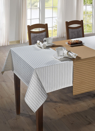 Feine Tisch- und Raumdekoration mit glänzendem Streifendessin