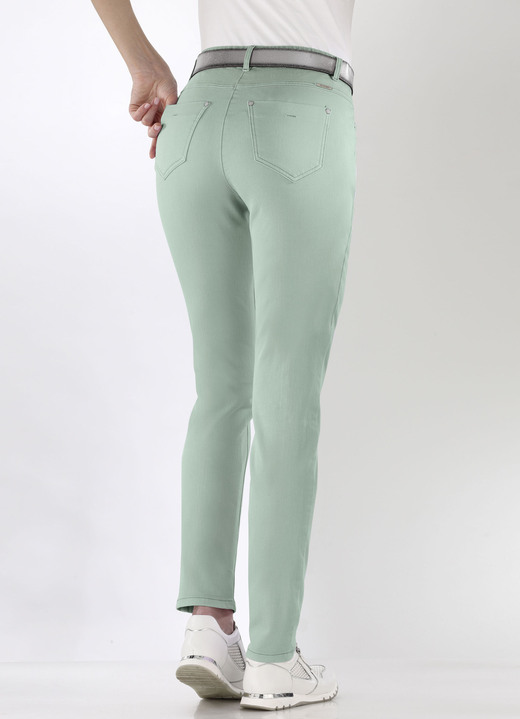 Jeans - Magic-Jeans mit hohem Stretchanteil, in Größe 017 bis 054, in Farbe SALBEI Ansicht 4