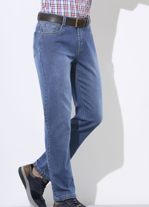 Herrenmode - Jeans in 5-Pocket Form in 3 Farben, in Größe 024 bis 060, in Farbe HELLJEANS