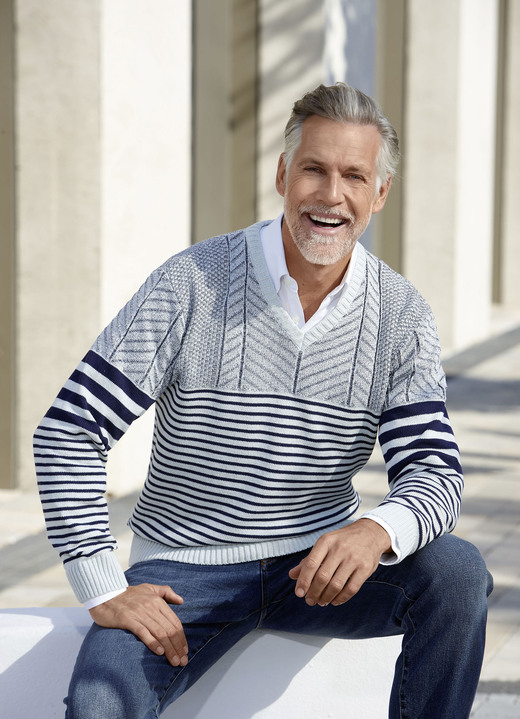 SALE % - V-Pullover mit Streifen- und Strukturdessin, in Größe 046 bis 062, in Farbe MARINE-GRAU Ansicht 1