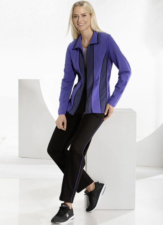 - Freizeitanzug mit Strickeinsatz, in Größe 019 bis 050, in Farbe LILA-SCHWARZ Ansicht 2