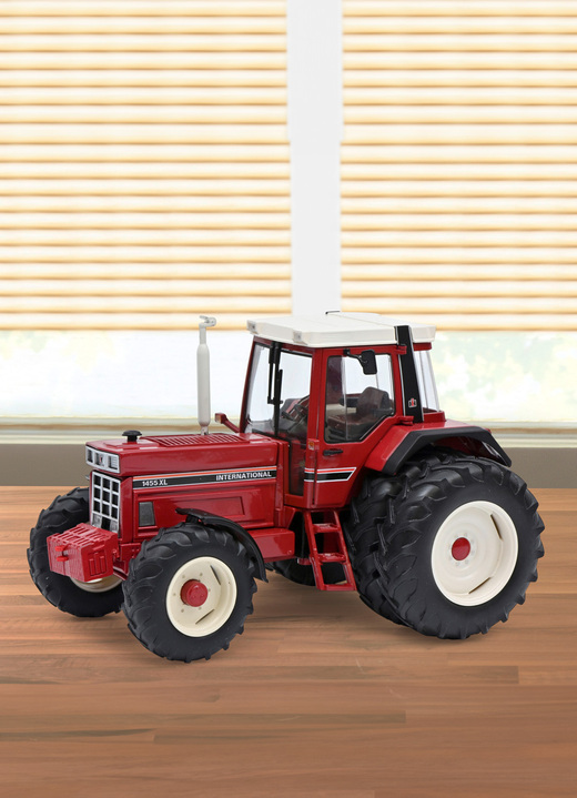 - International 1455 XL von Schuco, in Farbe ROT Ansicht 2