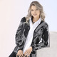 Jacken, Westen & Sets - Strickjacke in grafischer Optik mit platischem Effekt, in Größe 038 bis 054, in Farbe SCHWARZ-WEISS – Farbe SCHWARZ-WEISS – Ansicht 1