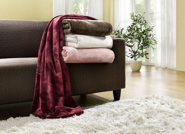 Wohnaccessoires - Wohndecken und Kissenbezug mit Cashmeere-Touch, in Größe 205 (Wohndecke, 130x170 cm) bis 905 (Kissenbezug, 45x 45 cm), in Farbe BORDEAUX Ansicht 3