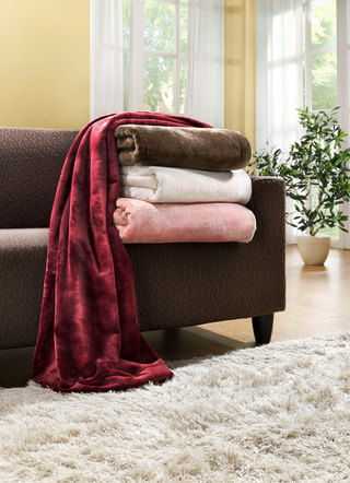 Wohnaccessoires - Wohndecken und Kissenbezug mit Cashmeere-Touch, in Größe 205 (Wohndecke, 130x170 cm) bis 905 (Kissenbezug, 45x 45 cm), in Farbe BORDEAUX