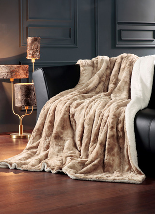 Decken - Kuschelweiche und wärmende Wohndecke, in Größe 225 (Wohndecke, 150/200 cm) bis 905 (Kissenbezug, 50x 50 cm), in Farbe BEIGE – Farbe BEIGE – Ansicht 