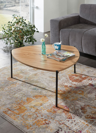Couchtisch im Loft-Design mit Metallgestell