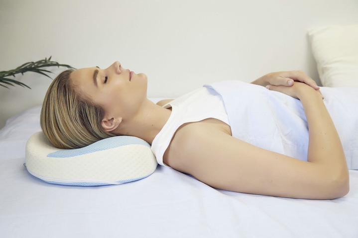 - Kissen ergonomisch geformt, in Farbe WEISS-HELLBLAU Ansicht 2