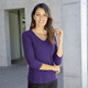 Shirts - Shirt mit V-Ausschnitt in 10 Farben – Farbe LILA Shirts - Shirt mit V-Ausschnitt in 10 Farben, in Größe 034 bis 052, in Farbe POLARGRAU