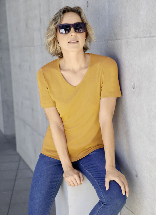 Shirts - Shirt mit hohem Tragekomfort in 10 Farben, in Größe 034 bis 052, in Farbe HONIG Ansicht 1