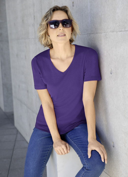 Shirts - Shirt mit hohem Tragekomfort in 10 Farben, in Größe 034 bis 052, in Farbe LILA Ansicht 1