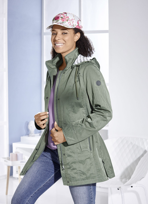 Jacken, Mäntel, Blazer - Jacke mit Schub- und Reißverschlusstaschen Jacken, Mäntel, Blazer - Jacke mit Schub- und Reißverschlusstaschen, in Größe 019 bis 054, in Farbe OLIV