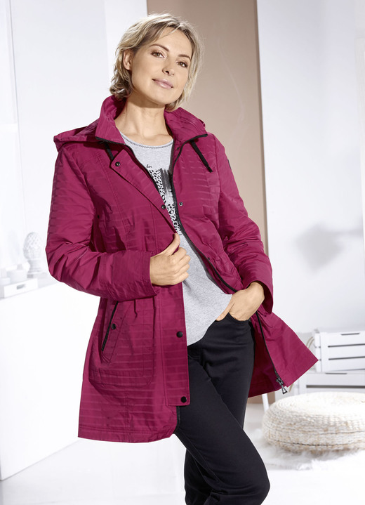 Jacken, Mäntel, Blazer - Funktionsjacke mit dezentem Streifendessin, in Größe 018 bis 054, in Farbe RUBINROT Ansicht 1