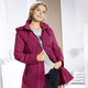 Jacken, Mäntel, Blazer - Funktionsjacke mit dezentem Streifendessin – Farbe RUBINROT – Ansicht 1 Jacken, Mäntel, Blazer - Funktionsjacke mit dezentem Streifendessin, in Größe 018 bis 054, in Farbe SAND – Farbe RUBINROT – Ansicht 1