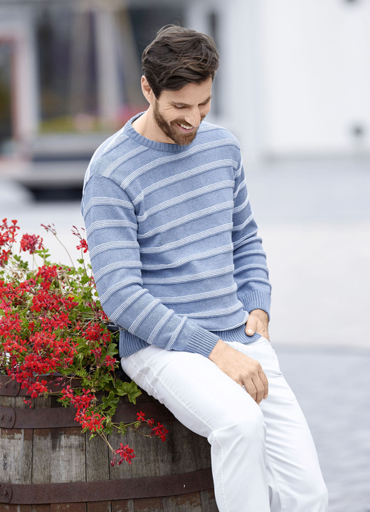 Hemden, Pullover & Shirts - Rundhalspullover mit Strukturdessin in 2 Farben, in Größe 046 bis 062, in Farbe HELLBLAU MELIERT Ansicht 1